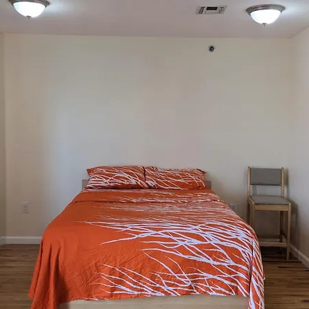 The Peculiar At 62 1St Street Appartement